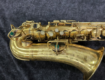 Photo Late Vintage C.G. Conn New Wonder I Alto Saxophone in Gold Plate # 139117